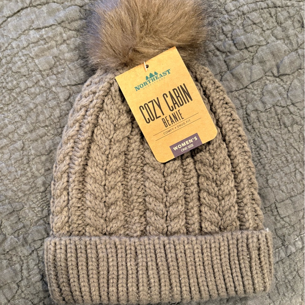 NWT Northeast Outfitters Women's Cozy Cabin Cable Knit Fur Pom Hat Beanie - Picture 3 of 5